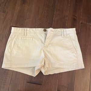 NEW! Women’s Express low rise khaki short. Sized 00.